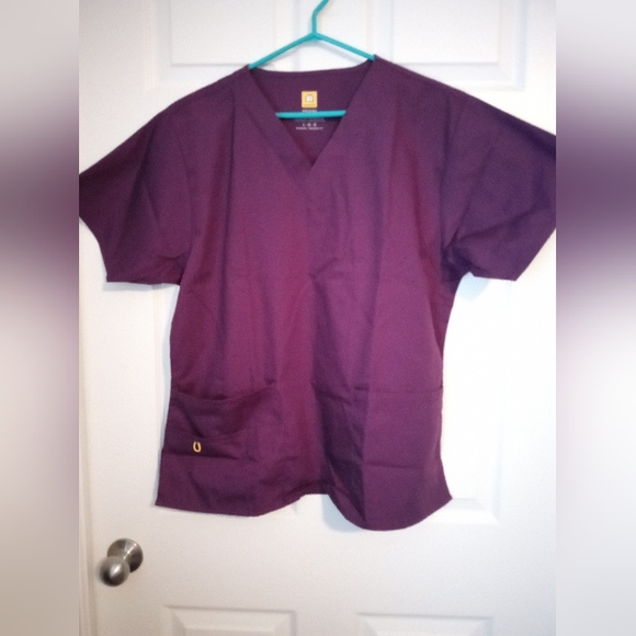 NWOT Scrub Top - Picture 4 of 7
